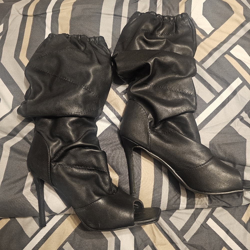 Sleek Black Heeled Boots for a Stylish Look